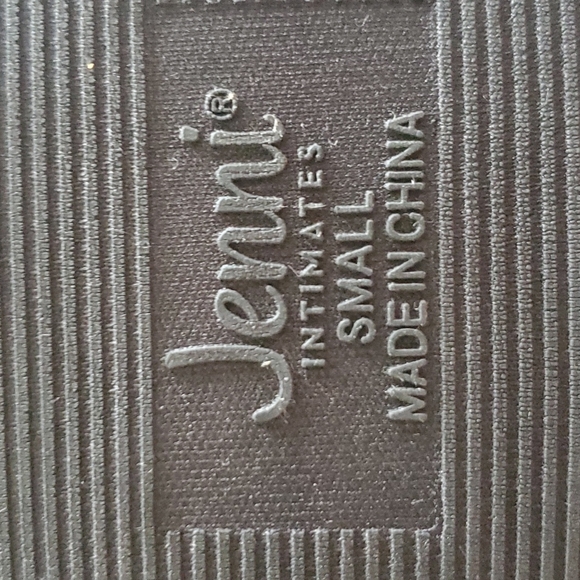 P2012   Jenni Women's Crisscross Faux Fur Slide Box Slipper Size Small 5-6 - Picture 6 of 11